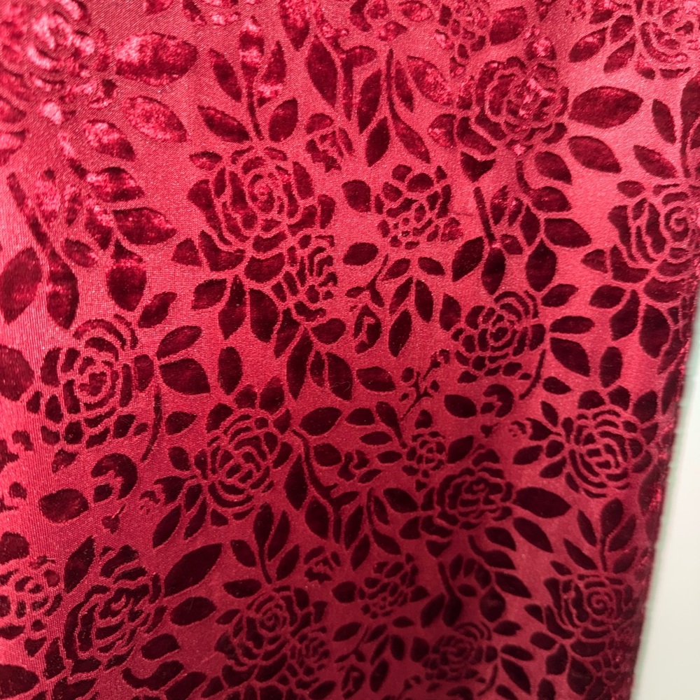 La Belle Wine Red Floral Velvet Midi Dress - Picture 3 of 3